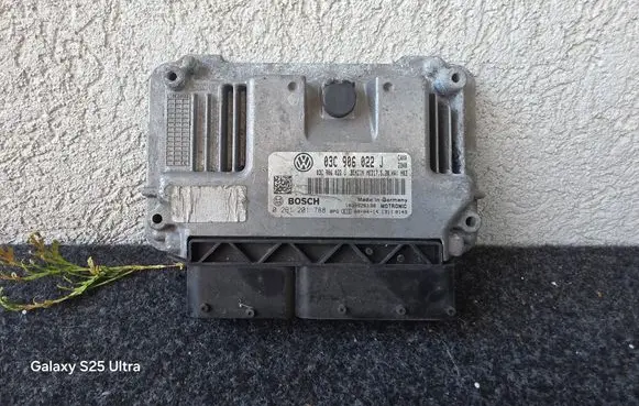 Volkswagen PASSAT B6 Engine control unit/module 03C906022J