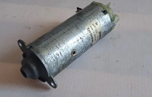 Volvo S80 Seat adjustment motor 0130002496 198396101 010799F