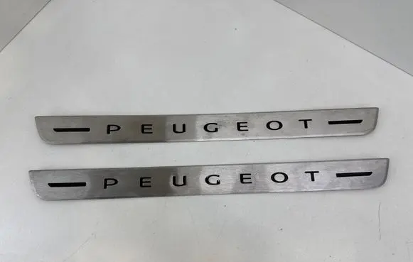 Peugeot 2008 II Front sill trim cover 98326989RW