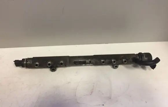 Volvo V70 Fuel main line pipe 0445215023