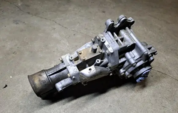 Gearbox transfer box case