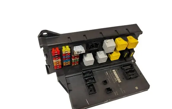Mercedes-Benz Sprinter W906 Fuse module A9069006303 A9069017501 A9069024301