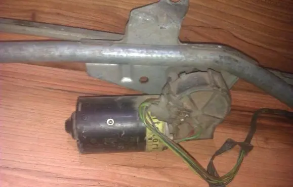 Volkswagen PASSAT B4 Wiper motor 0390241108