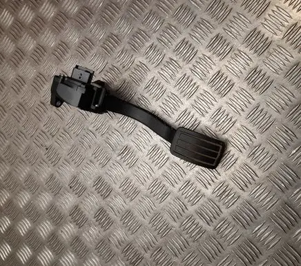 Accelerator throttle pedal