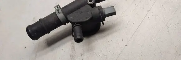 Volkswagen Polo IV 9N3 Engine coolant pipe/hose 038121132D