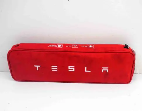 Tesla Model 3 First aid kit 147507600C P147507600C