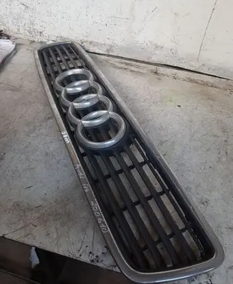 Audi A4 S4 B5 8D Front grill