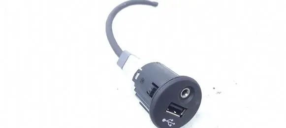 Nissan Juke I F15 USB socket connector 280023BH00A