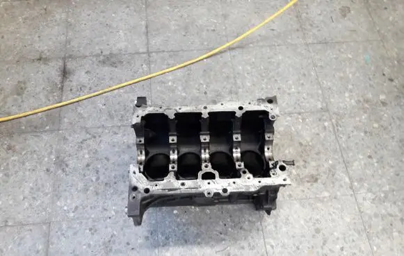 Volkswagen PASSAT B7 Engine block 03C021AJ