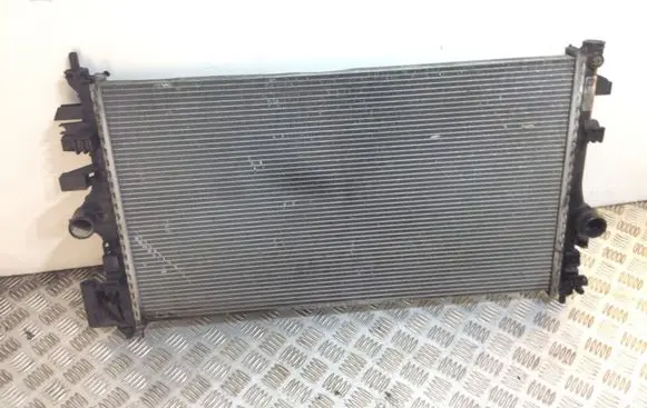 Opel Insignia A Coolant radiator 13241725