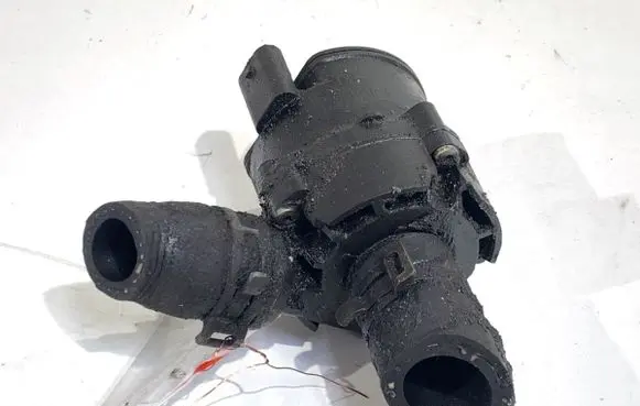 Skoda Rapid (NH) Oil filter mounting bracket 5G0965567
