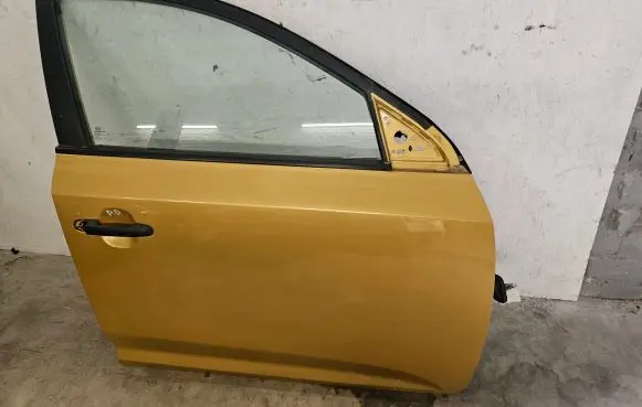 KIA Ceed Front door