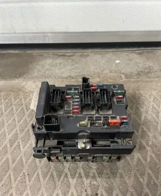 Peugeot 307 Fuse module 9650664080 BSMB3 P7471708