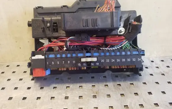 BMW X3 E83 Fuse module 8364542 8387153