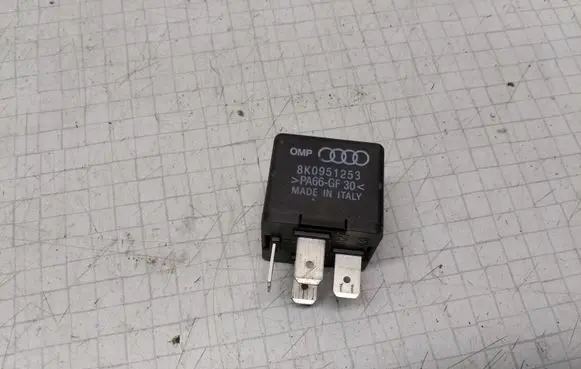 Volkswagen Transporter - Caravelle T5 Other relay 8K0951253 643