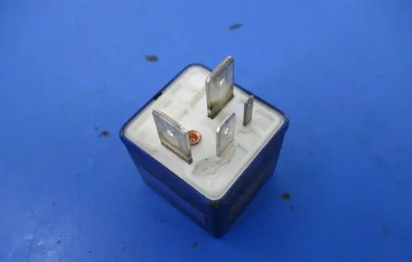 Audi A6 S6 C4 4A Other relay 8A0951253