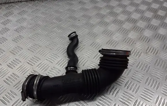 Ford Focus Air intake hose/pipe 7M51-9A673-HG
