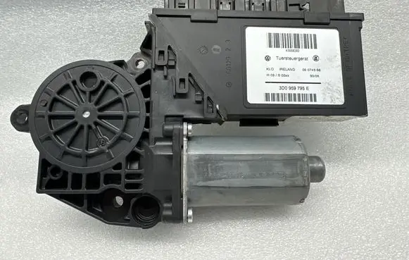 Volkswagen Touareg I Rear door window regulator motor 7L6959703 3D0959795E