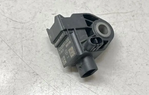 Mercedes-Benz EQC Airbag deployment crash/impact sensor A2139051300 869108 05717