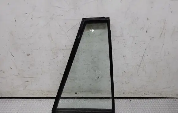 Suzuki Grand Vitara II Rear vent window glass 