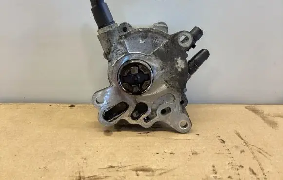 Audi A3 S3 A3 Sportback 8P Vacuum pump 03G145209