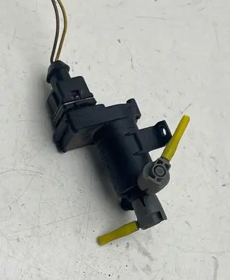 Mercedes-Benz S W140 Turbo solenoid valve A2028000778