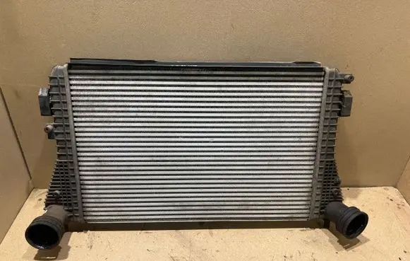 Volkswagen PASSAT B6 Intercooler radiator 1K0145803L