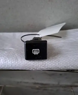 KIA Carens I Windscreen/window heater switch