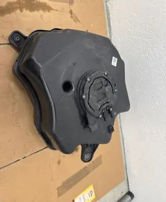 BMW X5 G05 AdBlue liquid reservoir 7418879 A2C18423300