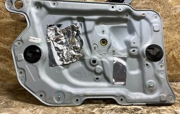 Infiniti G37 Front door electric window regulator 960902107