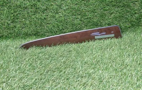 Dashboard glove box trim