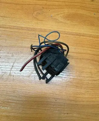 BMW 5 E60 E61 Other relay 138911