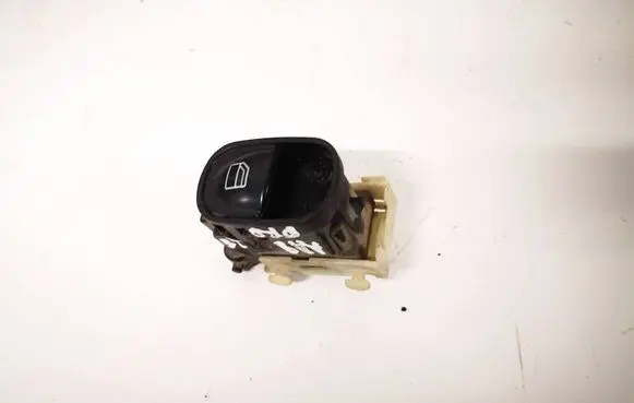 Mercedes-Benz CLS C219 Electric window control switch A2038200210