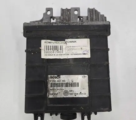 Volkswagen Golf III Engine control unit/module 037906024D 0261203266