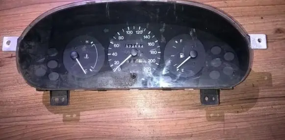 Mazda 323 Speedometer (instrument cluster) bc5nb
