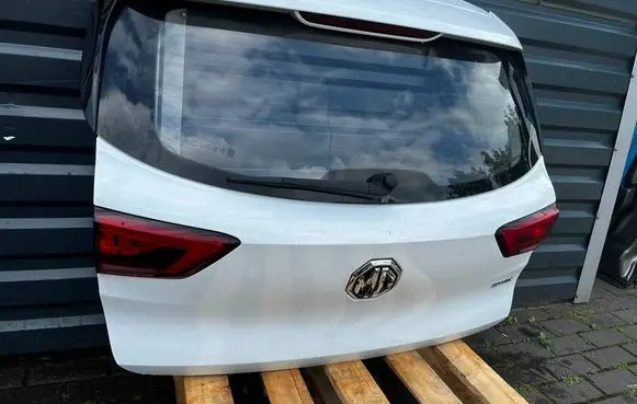 MG ZS Truck tailgate 