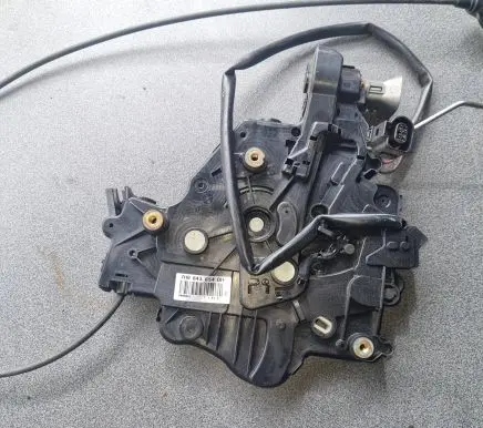 Volkswagen Transporter - Caravelle T5 Sliding door lock 7H0843654DH