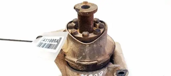 Opel Zafira B Engine mount bracket