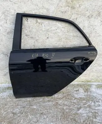 KIA Rio Rear door