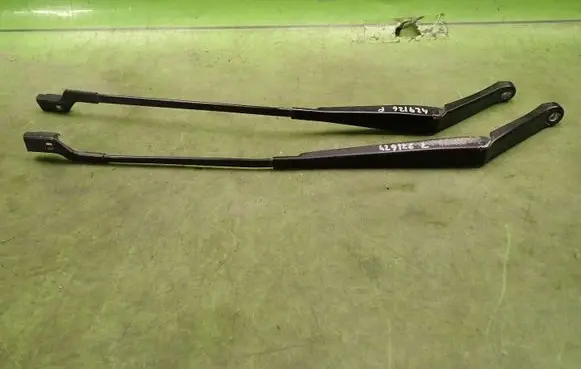 Peugeot 508 Front wiper blade arm