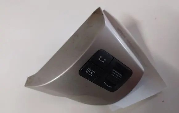 Opel Corsa D Steering wheel buttons/switches E060821 13222330
