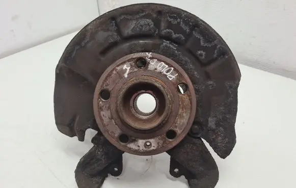 Volkswagen Polo IV 9N3 Front wheel hub spindle knuckle