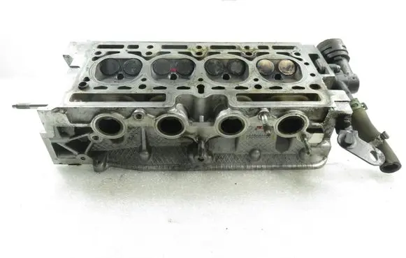 Renault Clio III Engine head 8200308854