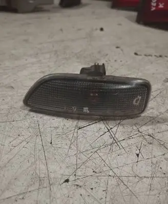 Volvo S80 Front fender indicator light 764091