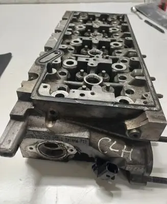 Volkswagen PASSAT B8 Engine head 04L103373