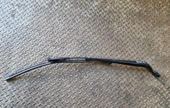Cadillac Escalade Windshield/front glass wiper blade 15916551