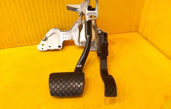 Audi A4 S4 B9 Brake pedal 8W1723523 8W1723117