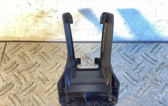 Toyota RAV 4 (XA40) Front driver seat rail trim 7213842010