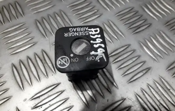 Toyota Auris 150 Passenger airbag on/off switch 