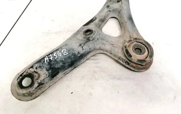 Toyota Avensis T250 Engine mounting bracket